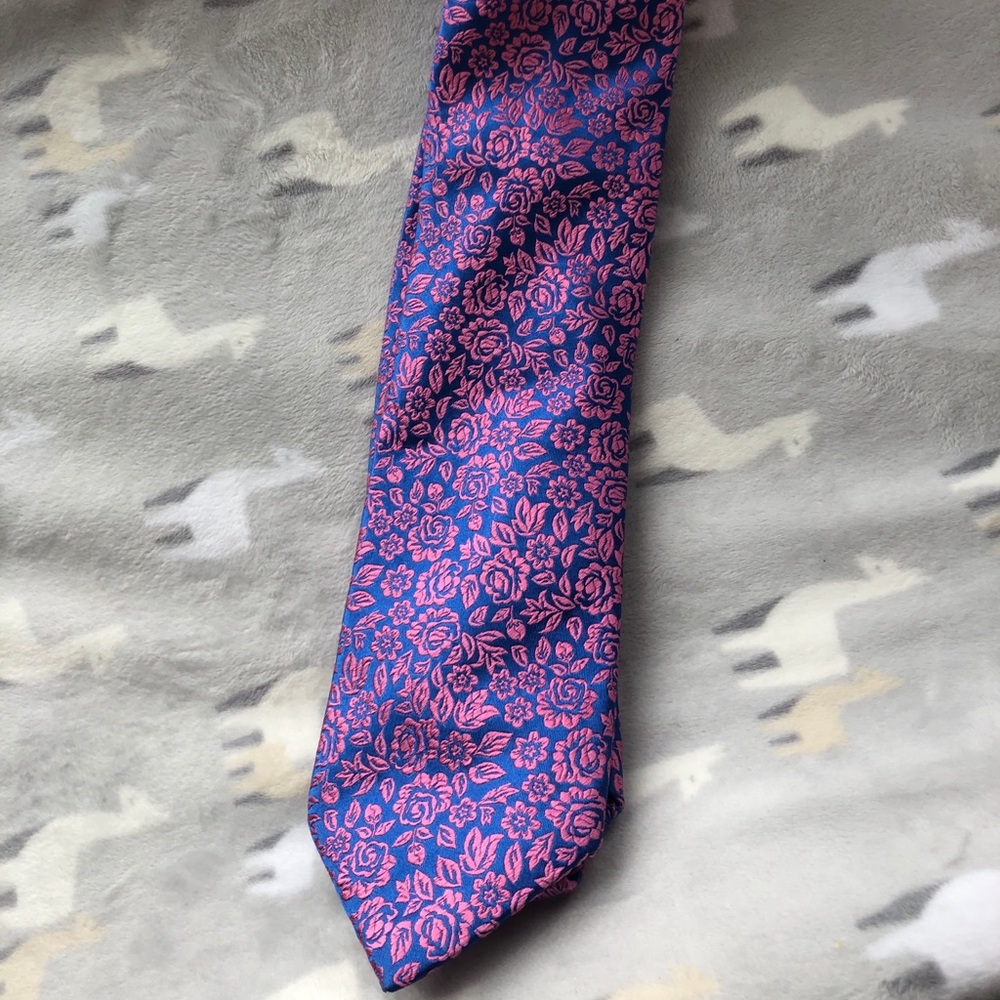 Pink tie